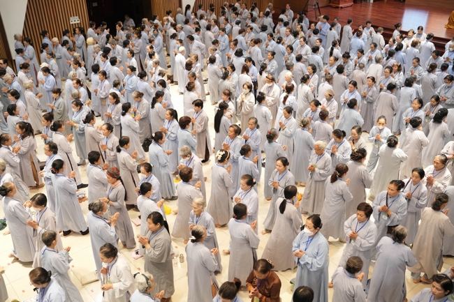 Dharma talk Ullambana chorus preached by Most Thich Minh Thanh in the 106th Seven-day Retreat