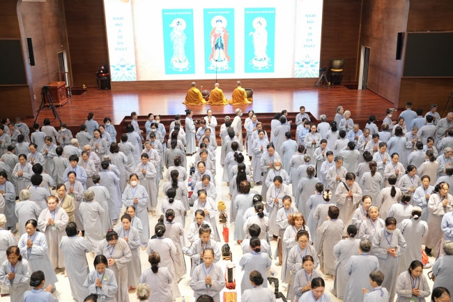 Dharma talk Ullambana chorus preached by Most Thich Minh Thanh in the 106th Seven-day Retreat
