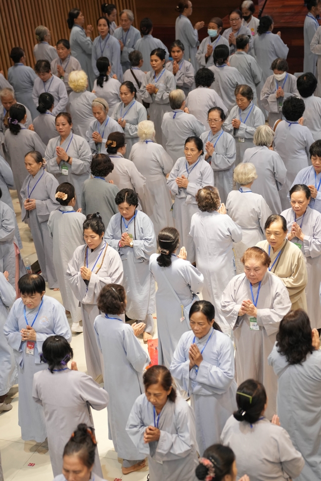 Dharma talk Ullambana chorus preached by Most Thich Minh Thanh in the 106th Seven-day Retreat