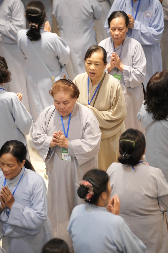 Dharma talk Ullambana chorus preached by Most Thich Minh Thanh in the 106th Seven-day Retreat
