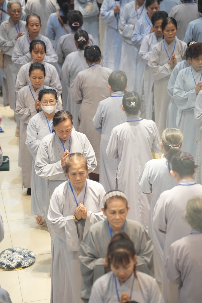 Dharma talk Ullambana chorus preached by Most Thich Minh Thanh in the 106th Seven-day Retreat