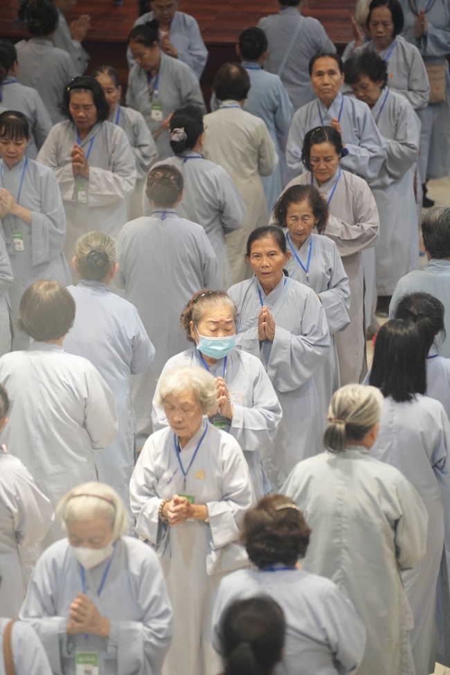 Dharma talk Ullambana chorus preached by Most Thich Minh Thanh in the 106th Seven-day Retreat