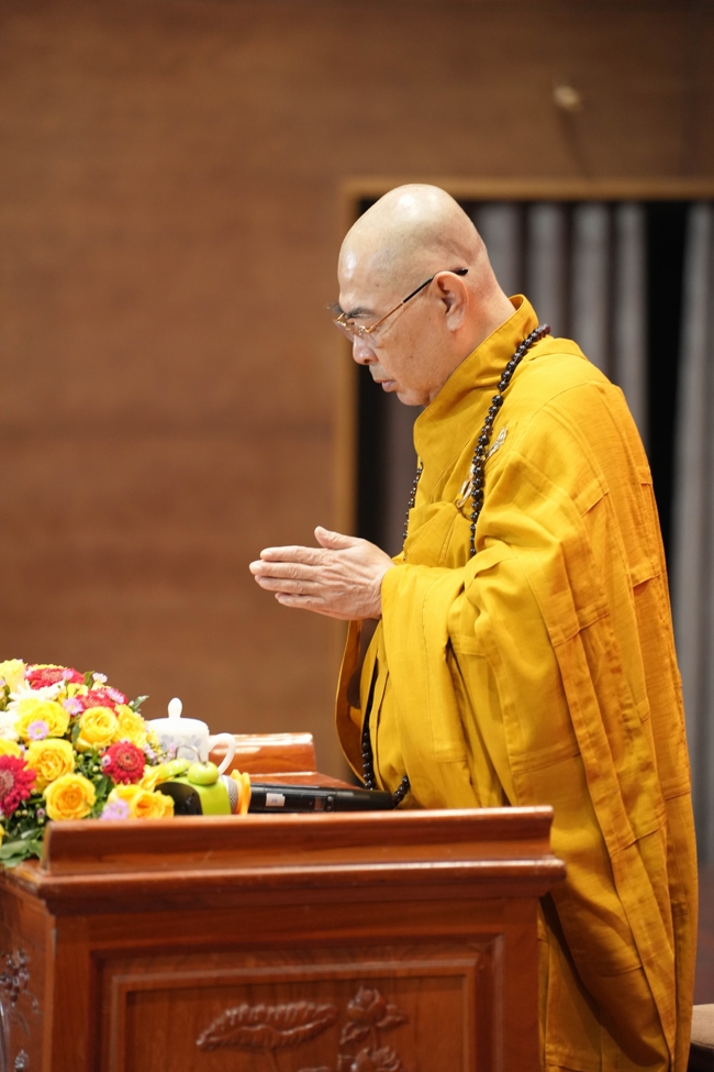 Dharma talk Ullambana chorus preached by Most Thich Minh Thanh in the 106th Seven-day Retreat