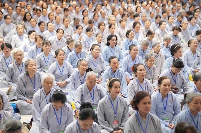 Dharma talk Ullambana chorus preached by Most Thich Minh Thanh in the 106th Seven-day Retreat