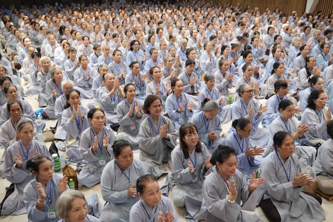 Dharma talk Ullambana chorus preached by Most Thich Minh Thanh in the 106th Seven-day Retreat