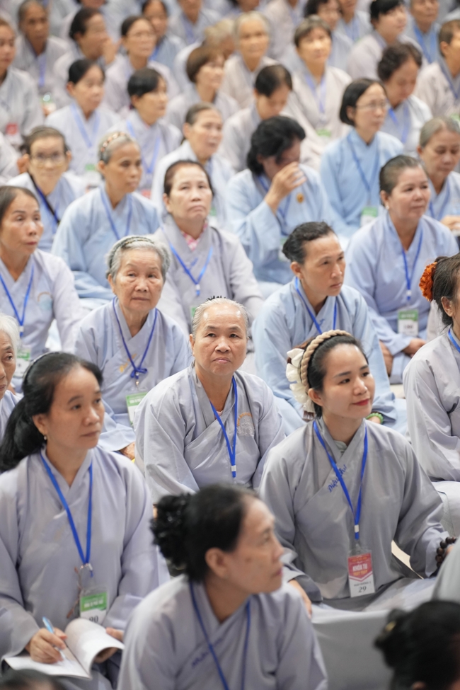 Dharma talk Ullambana chorus preached by Most Thich Minh Thanh in the 106th Seven-day Retreat