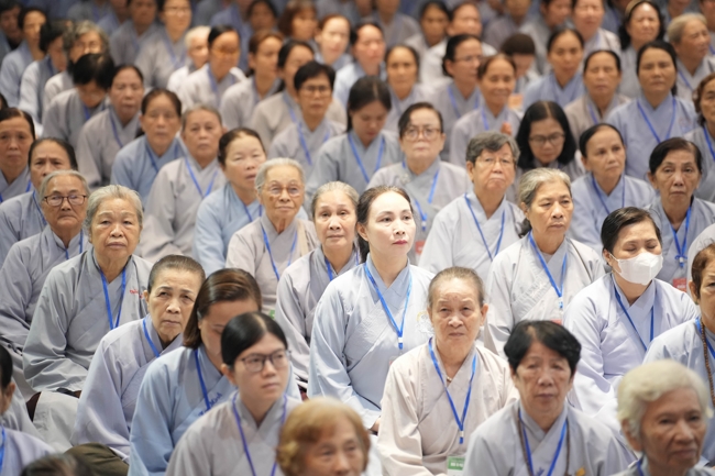Dharma talk Ullambana chorus preached by Most Thich Minh Thanh in the 106th Seven-day Retreat