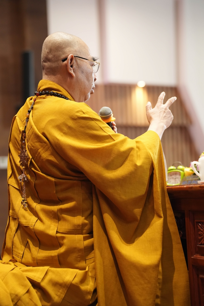 Dharma talk Ullambana chorus preached by Most Thich Minh Thanh in the 106th Seven-day Retreat