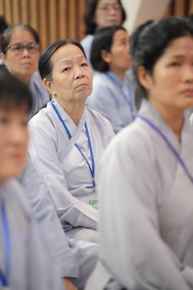 Dharma talk Ullambana chorus preached by Most Thich Minh Thanh in the 106th Seven-day Retreat