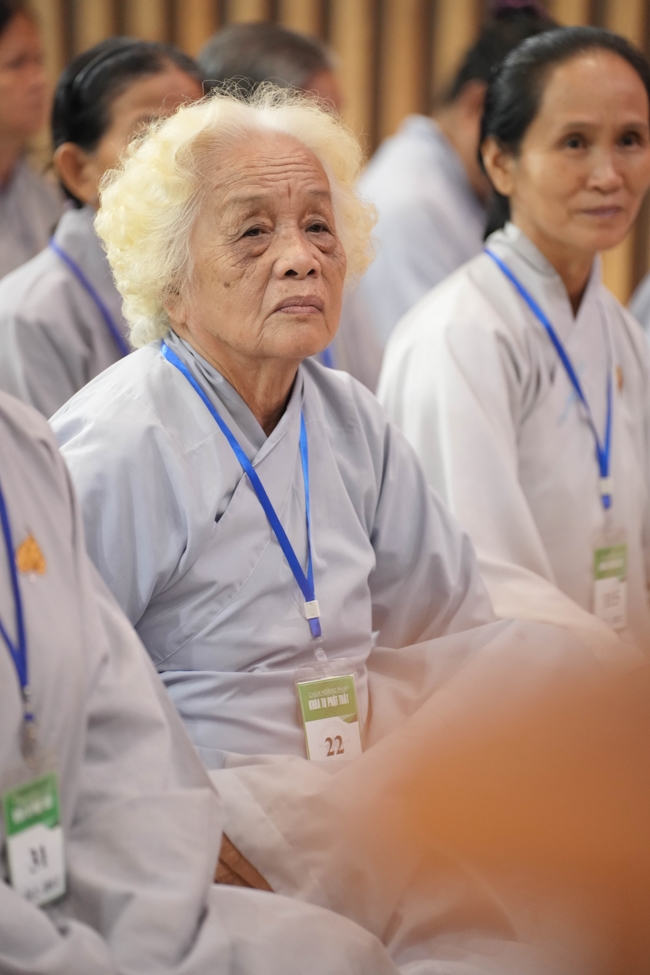 Dharma talk Ullambana chorus preached by Most Thich Minh Thanh in the 106th Seven-day Retreat