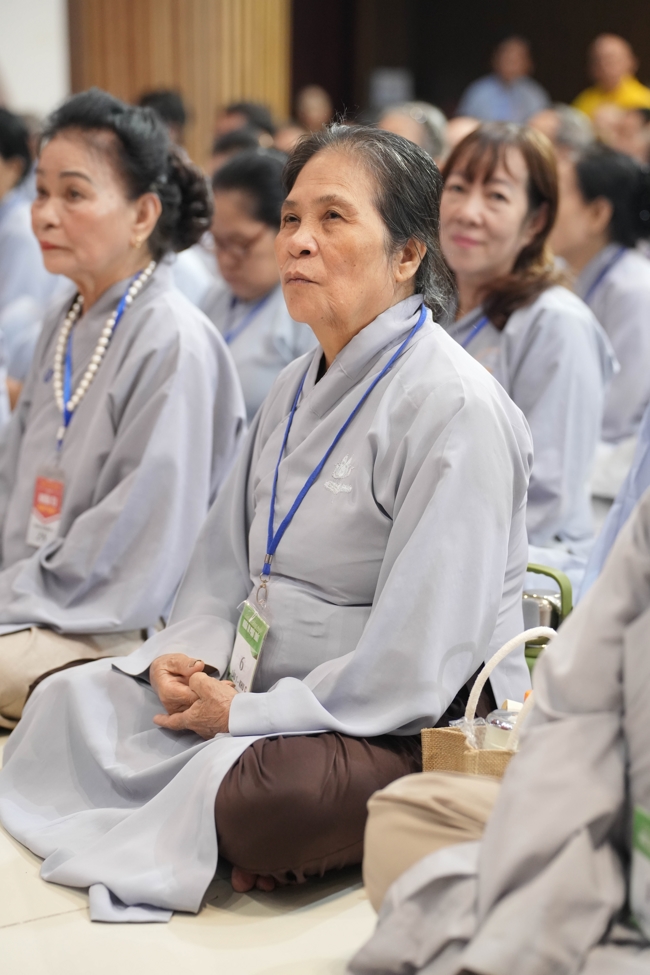 Dharma talk Ullambana chorus preached by Most Thich Minh Thanh in the 106th Seven-day Retreat
