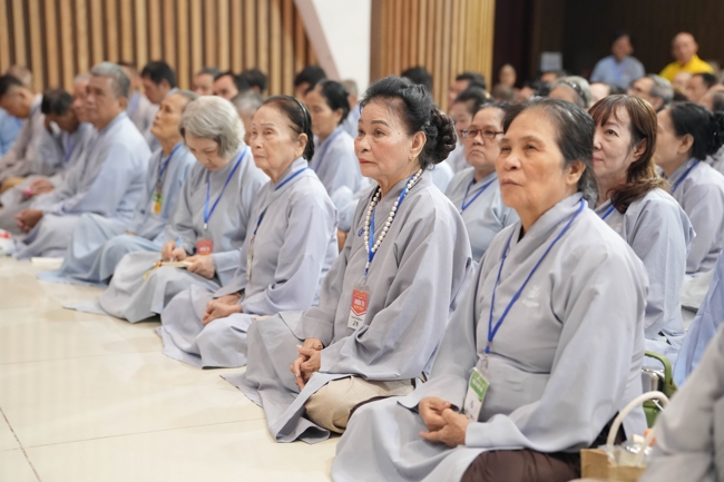 Dharma talk Ullambana chorus preached by Most Thich Minh Thanh in the 106th Seven-day Retreat