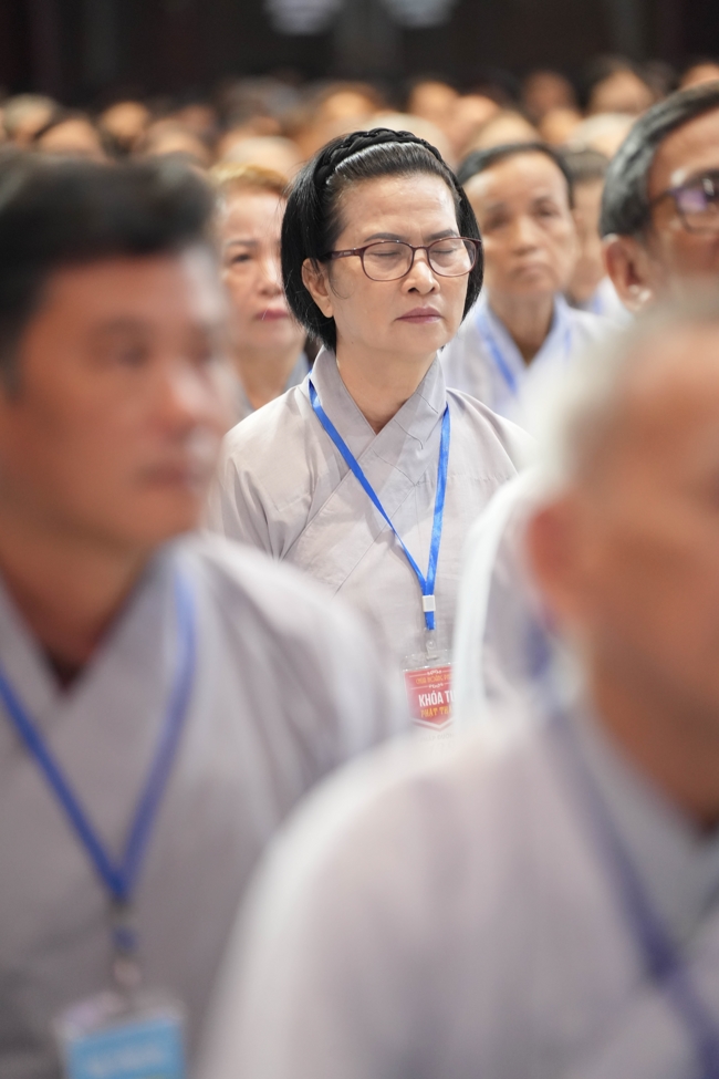 Dharma talk Ullambana chorus preached by Most Thich Minh Thanh in the 106th Seven-day Retreat