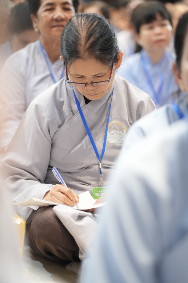 Dharma talk Ullambana chorus preached by Most Thich Minh Thanh in the 106th Seven-day Retreat