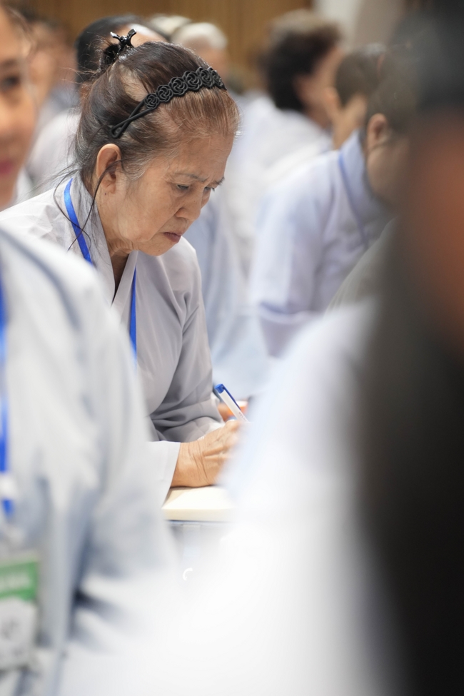 Dharma talk Ullambana chorus preached by Most Thich Minh Thanh in the 106th Seven-day Retreat