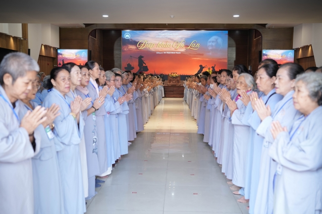Dharma talk Ullambana chorus preached by Most Thich Minh Thanh in the 106th Seven-day Retreat