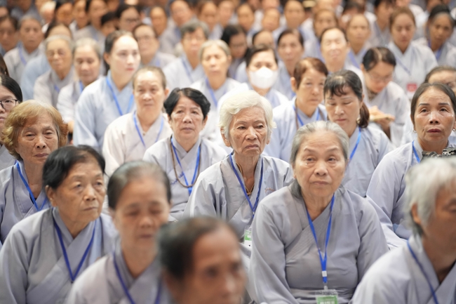Dharma talk Ullambana chorus preached by Most Thich Minh Thanh in the 106th Seven-day Retreat