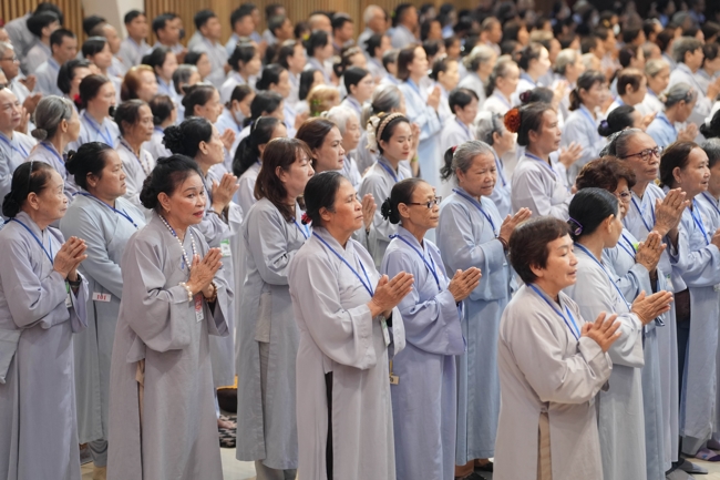 Dharma talk Ullambana chorus preached by Most Thich Minh Thanh in the 106th Seven-day Retreat