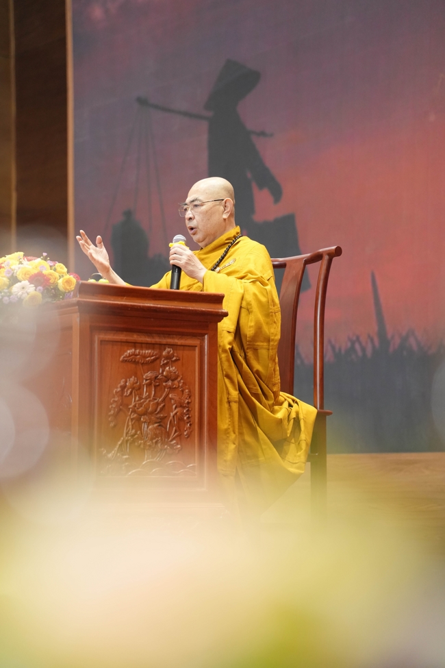 Dharma talk Ullambana chorus preached by Most Thich Minh Thanh in the 106th Seven-day Retreat