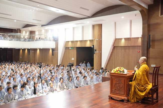 Dharma talk Ullambana chorus preached by Most Thich Minh Thanh in the 106th Seven-day Retreat