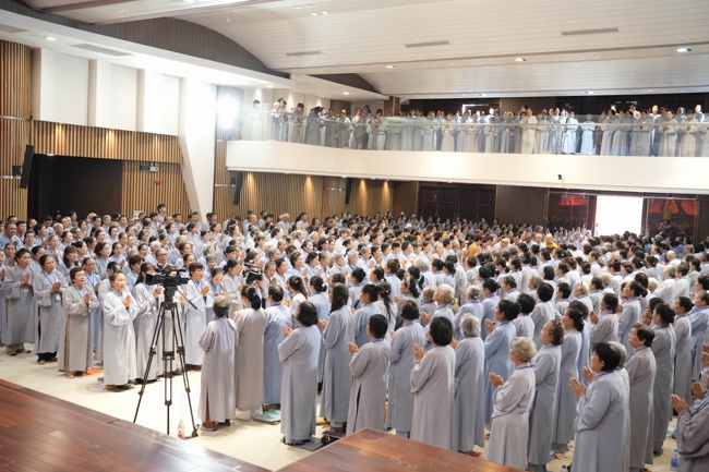 Dharma talk Ullambana chorus preached by Most Thich Minh Thanh in the 106th Seven-day Retreat