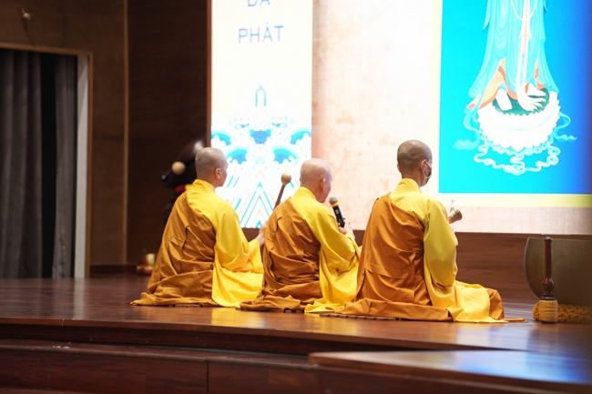 Dharma talk Ullambana chorus preached by Most Thich Minh Thanh in the 106th Seven-day Retreat