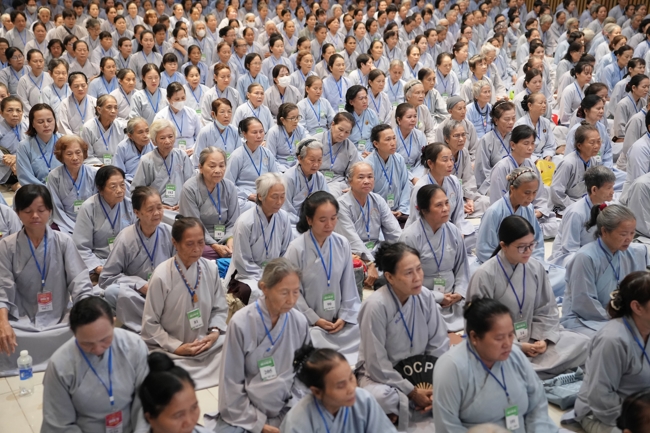 Dharma talk Ullambana chorus preached by Most Thich Minh Thanh in the 106th Seven-day Retreat