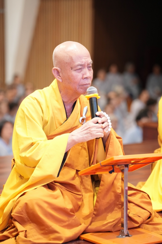 Dharma talk Ullambana chorus preached by Most Thich Minh Thanh in the 106th Seven-day Retreat