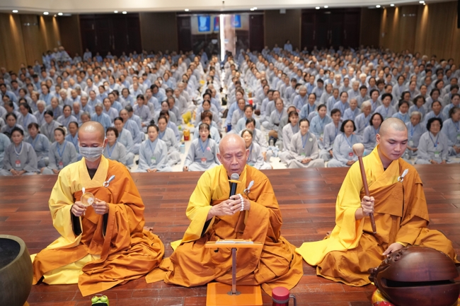 Dharma talk Ullambana chorus preached by Most Thich Minh Thanh in the 106th Seven-day Retreat
