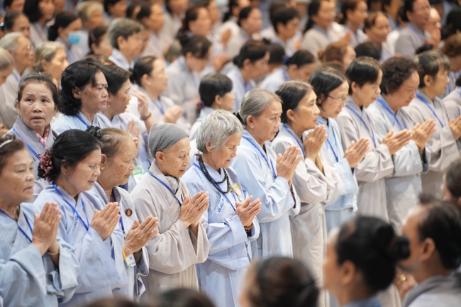 Dharma talk Ullambana chorus preached by Most Thich Minh Thanh in the 106th Seven-day Retreat