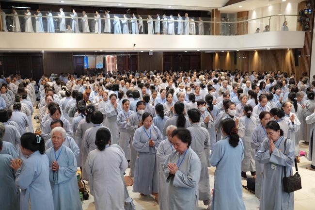 Dharma talk Ullambana chorus preached by Most Thich Minh Thanh in the 106th Seven-day Retreat