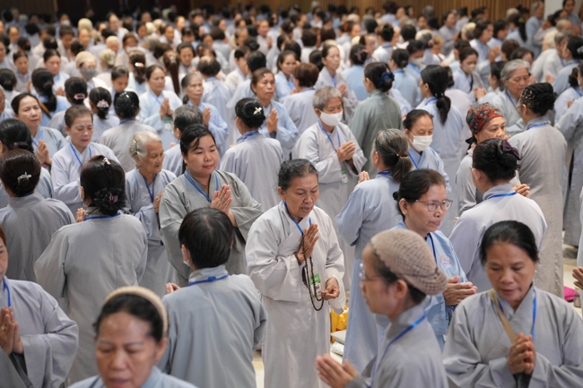 Dharma talk Ullambana chorus preached by Most Thich Minh Thanh in the 106th Seven-day Retreat