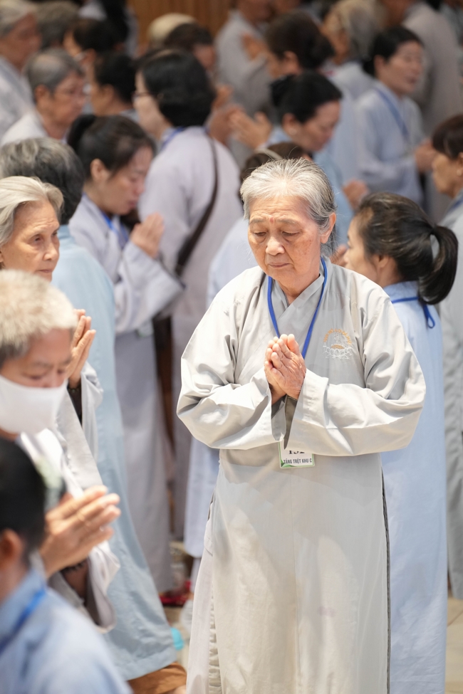 Dharma talk Ullambana chorus preached by Most Thich Minh Thanh in the 106th Seven-day Retreat