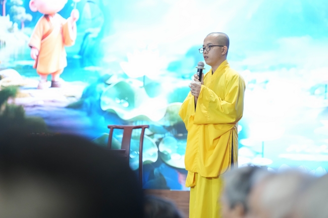 Dharma talk Learn to live happily preaching by Nun Thich Nu Nhu Lan in the 106th Seven-day Retreat