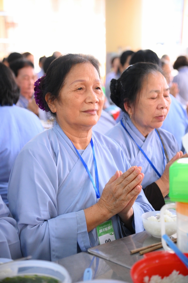 Dharma talk Learn to live happily preaching by Nun Thich Nu Nhu Lan in the 106th Seven-day Retreat