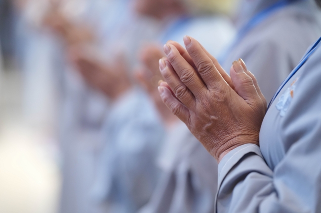 Dharma talk Learn to live happily preaching by Nun Thich Nu Nhu Lan in the 106th Seven-day Retreat