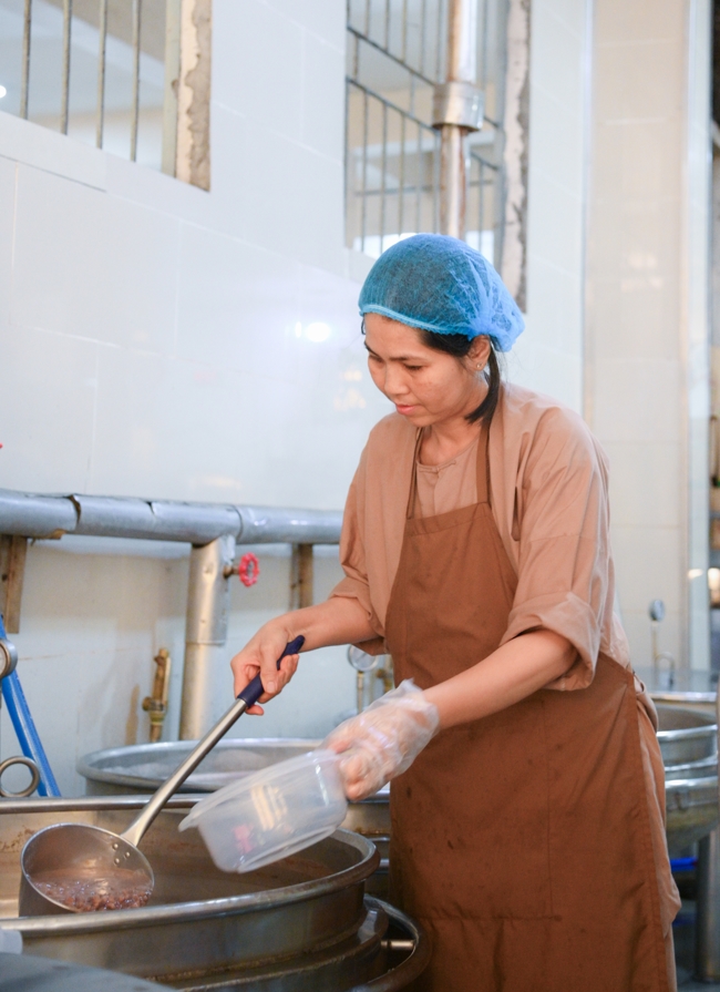 Dharma talk Learn to live happily preaching by Nun Thich Nu Nhu Lan in the 106th Seven-day Retreat