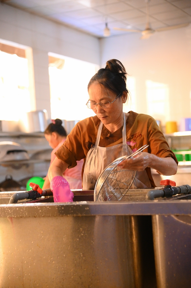 Dharma talk Learn to live happily preaching by Nun Thich Nu Nhu Lan in the 106th Seven-day Retreat