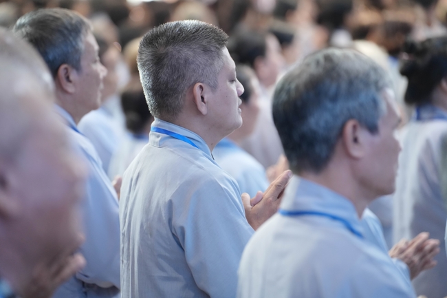 Dharma talk Learn to live happily preaching by Nun Thich Nu Nhu Lan in the 106th Seven-day Retreat