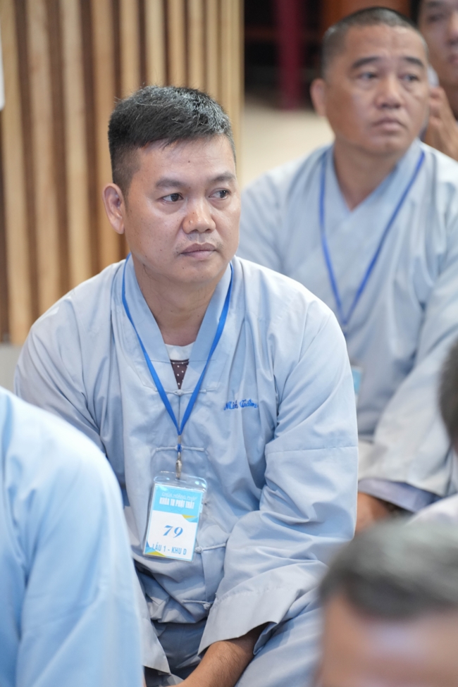 Dharma talk Learn to live happily preaching by Nun Thich Nu Nhu Lan in the 106th Seven-day Retreat