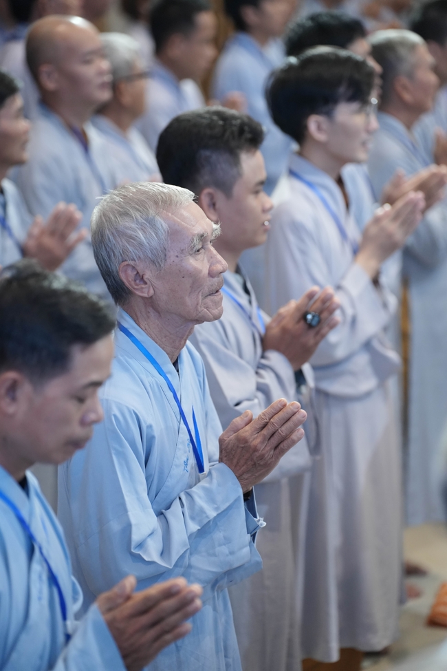 Dharma talk Learn to live happily preaching by Nun Thich Nu Nhu Lan in the 106th Seven-day Retreat