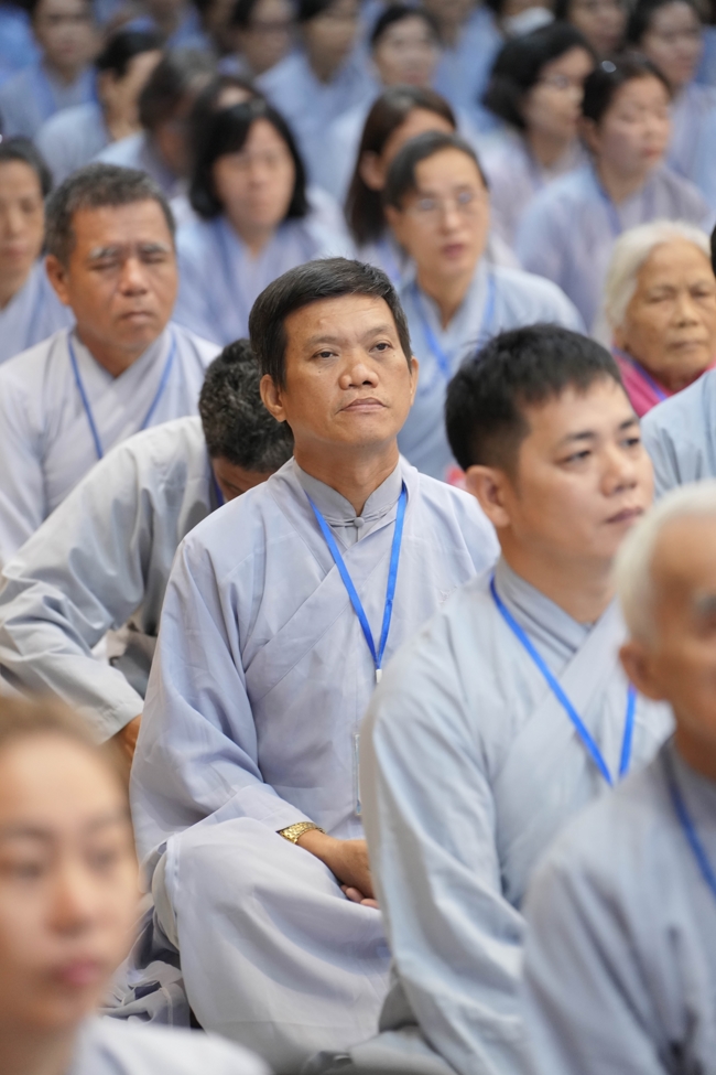 Dharma talk Learn to live happily preaching by Nun Thich Nu Nhu Lan in the 106th Seven-day Retreat