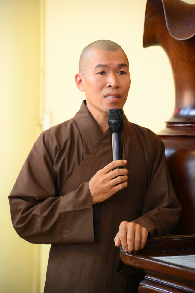 Dharma talk Learn to live happily preaching by Nun Thich Nu Nhu Lan in the 106th Seven-day Retreat