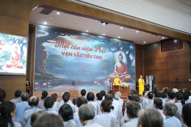 Dharma talk All sorrows disappearing thanks to the Buddha name recitations - Senior Thich Tri Hue in the 106th Seven-day Retreat