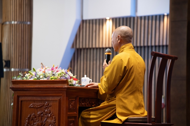Dharma talk All sorrows disappearing thanks to the Buddha name recitations - Senior Thich Tri Hue in the 106th Seven-day Retreat