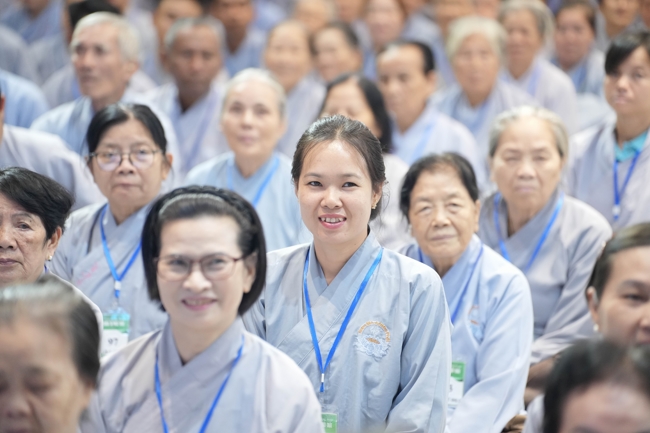 Dharma talk All sorrows disappearing thanks to the Buddha name recitations - Senior Thich Tri Hue in the 106th Seven-day Retreat