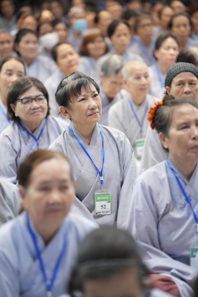 Dharma talk All sorrows disappearing thanks to the Buddha name recitations - Senior Thich Tri Hue in the 106th Seven-day Retreat