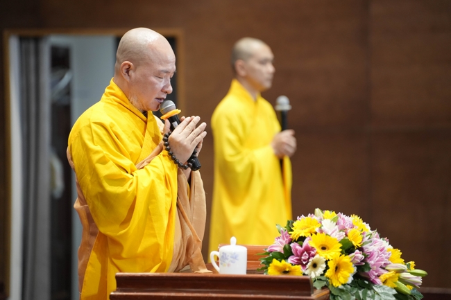 Dharma talk All sorrows disappearing thanks to the Buddha name recitations - Senior Thich Tri Hue in the 106th Seven-day Retreat