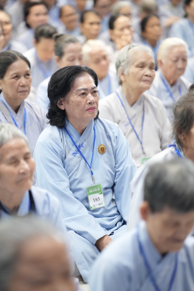 Dharma talk All sorrows disappearing thanks to the Buddha name recitations - Senior Thich Tri Hue in the 106th Seven-day Retreat