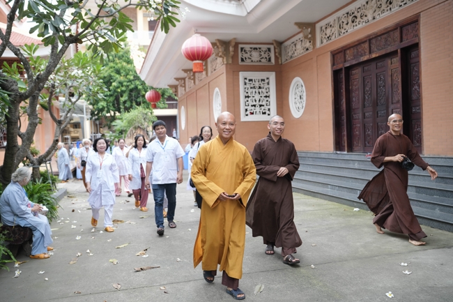 Dharma talk All sorrows disappearing thanks to the Buddha name recitations - Senior Thich Tri Hue in the 106th Seven-day Retreat